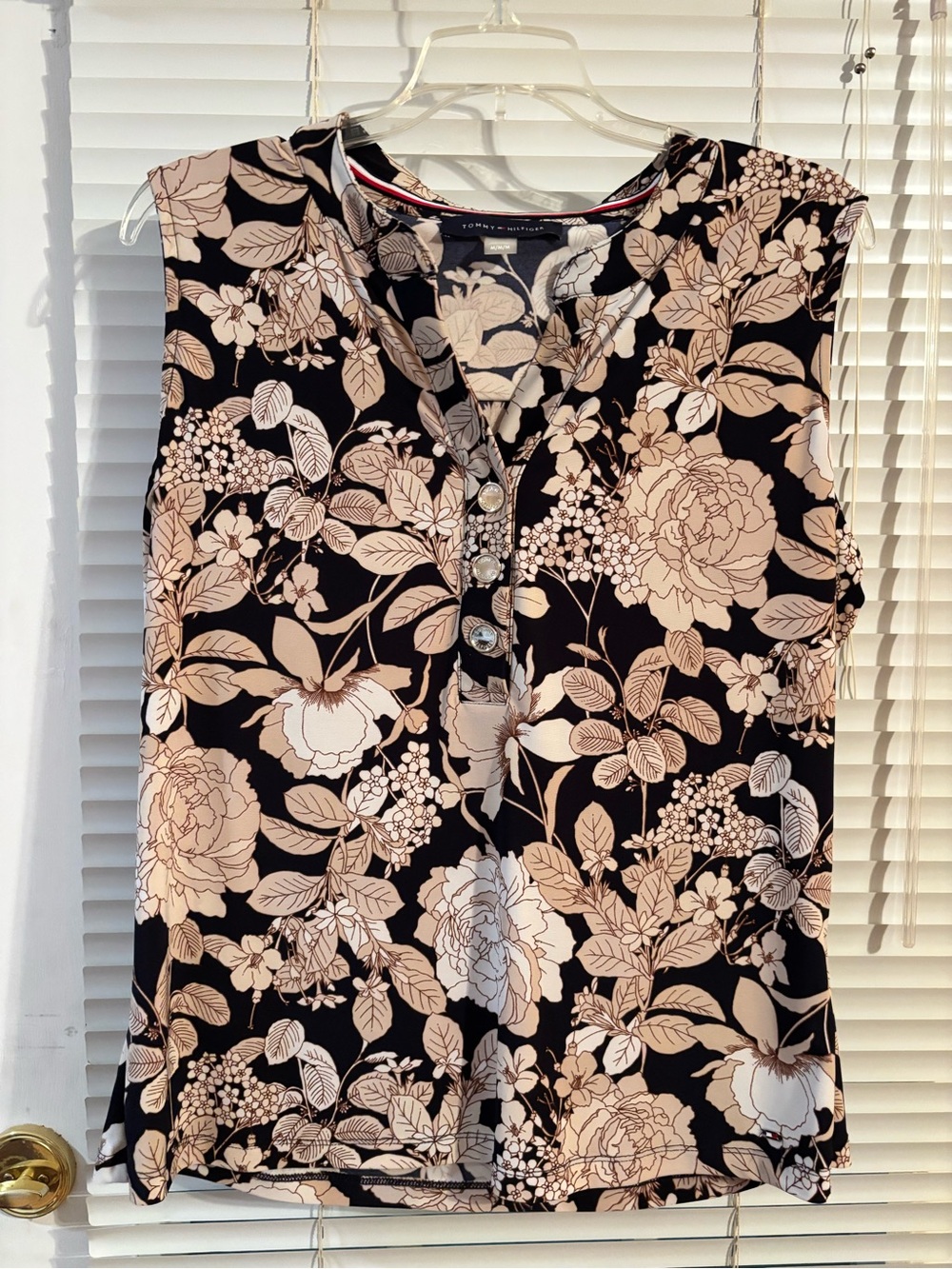 Tommy Hilfiger Women’s Sleeveless Blouse Size Medium Black Floral Print